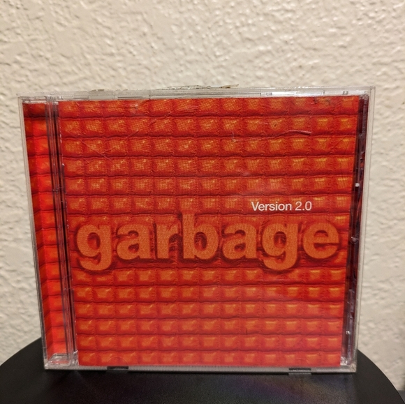 Garage Version 2.0 CD - Red - Picture 1 of 6